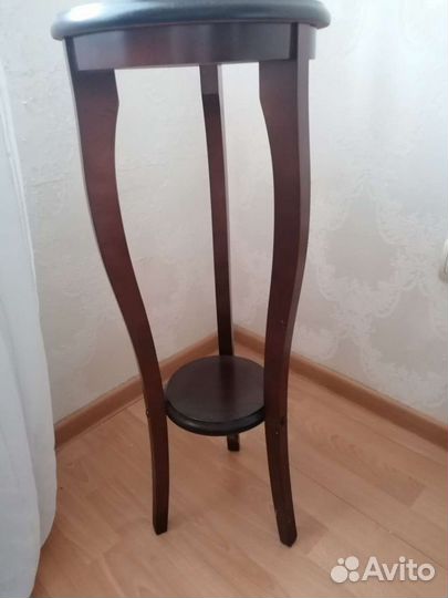 Подставка под цветы из дерева