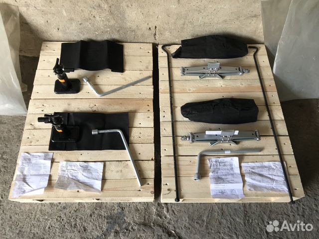 Набор инструментов УАЗ (домкрат, балонный ключ)