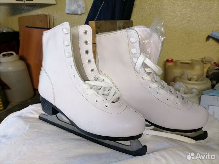 Коньки фигурные женские