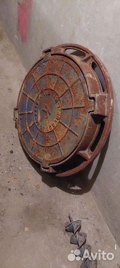 Крышка люка чугунный