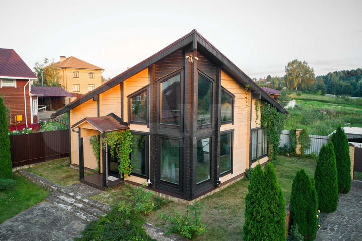 Коттедж 160 м² на участке 11 сот.