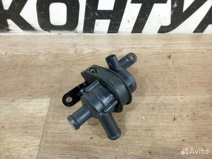 Насос водяной помпа Volkswagen Jetta 6