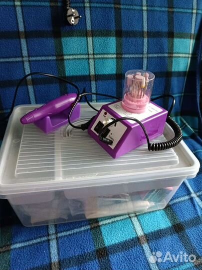 Лампа и аппарат для маникюра