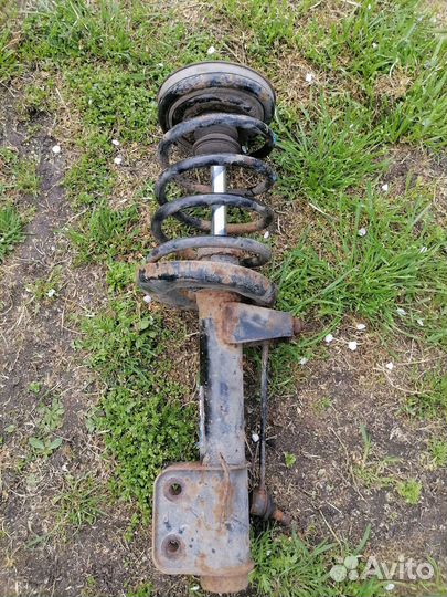 Стойка передняя Опель Омега В