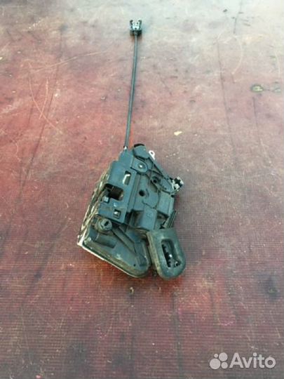 Замок двери задний правый Volkswagen Polo