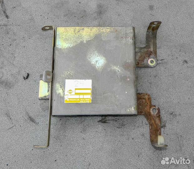 Блок управления двс Nissan Primera P10