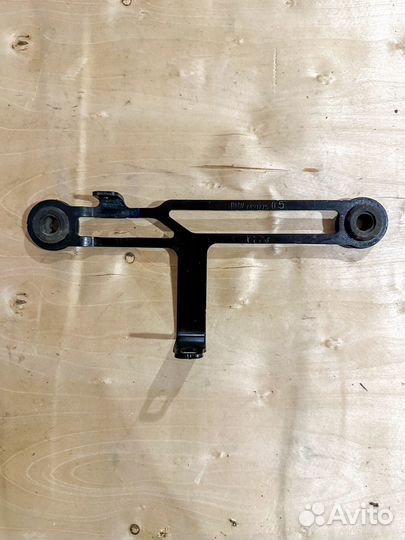 BMW Кронштейн радиатора 51647421775