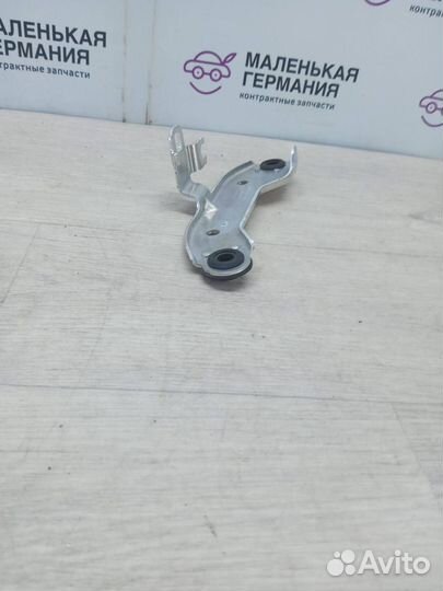 Кронштейн (крепление) радиатора правый верхний BMW