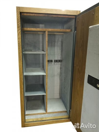 Оружейный сейф с биометрическим замком 