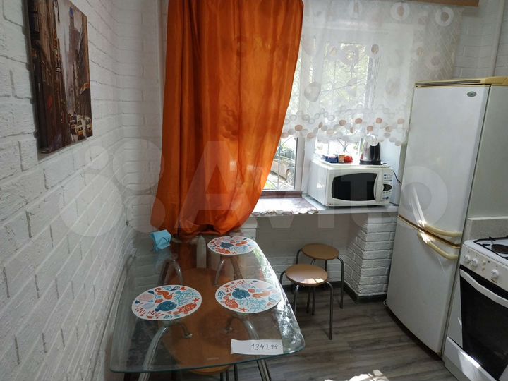 2-к. квартира, 45 м², 1/5 эт.