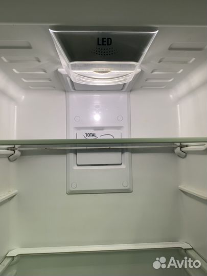 Холодильник Hotpoint-Ariston