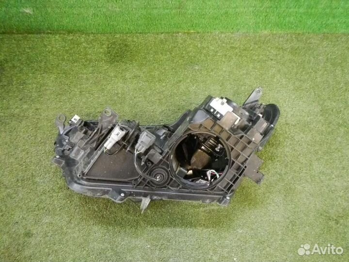 Фара правая Toyota RAV4