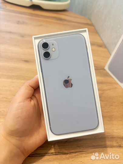 iPhone 11, 64 ГБ