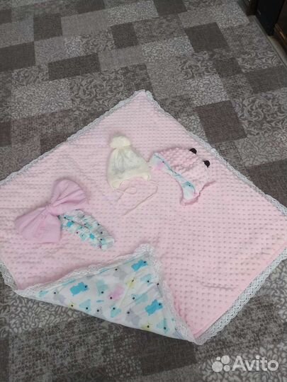 Конверт на выписку и шапочки