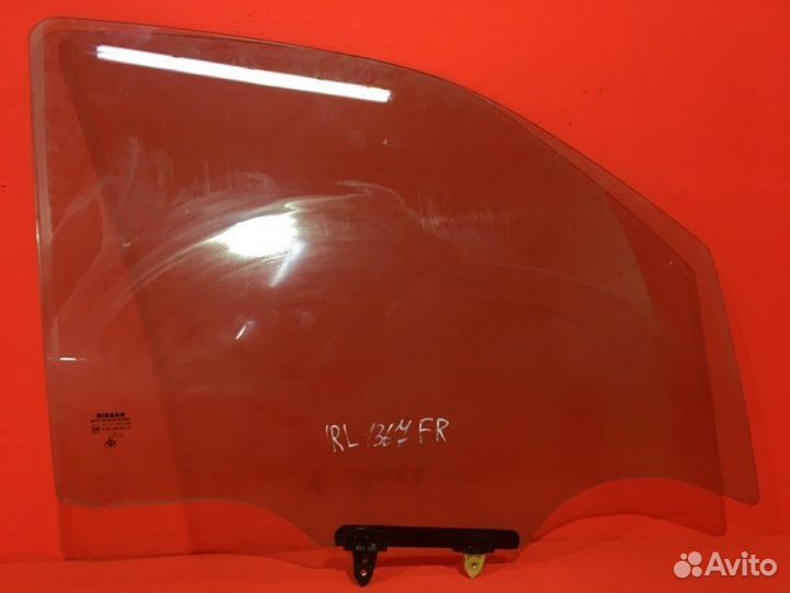 Стекло двери переднее правое Nissan Navara D40