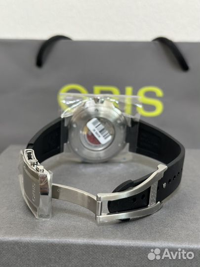 Oris Aquis Date Green 43.5mm оригинал в наличие