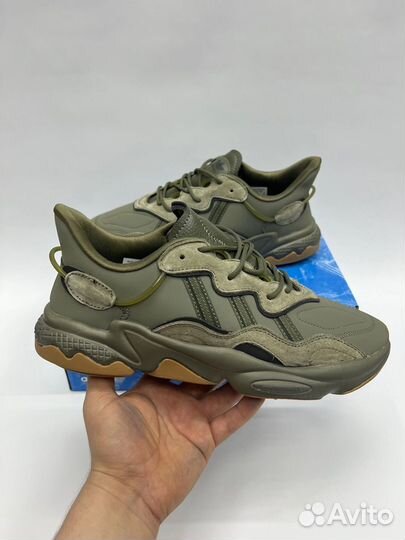 Кроссовки adidas ozweego