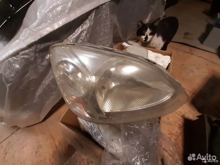 Фара правая Toyota Platz(рестайлинг)