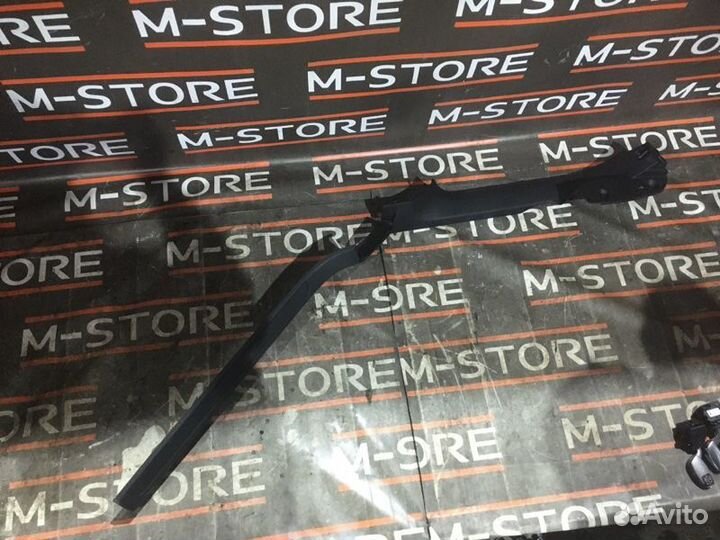 Накладка на порог салона правая Volkswagen Passat