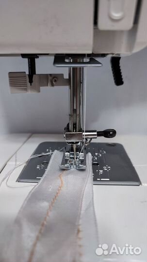 Электромеханическая швейная машина elna 1001