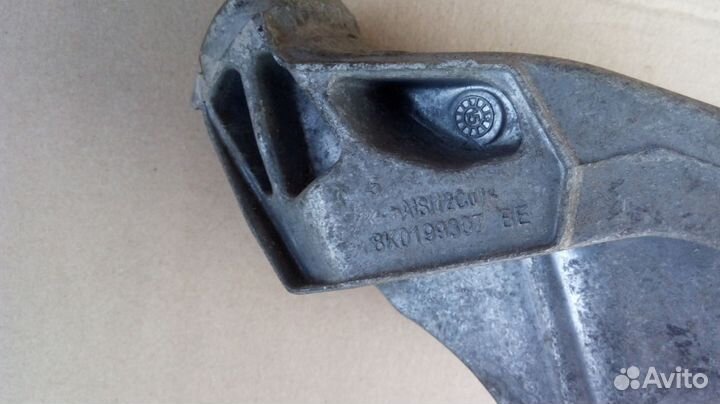 Опора двигателя левая Audi