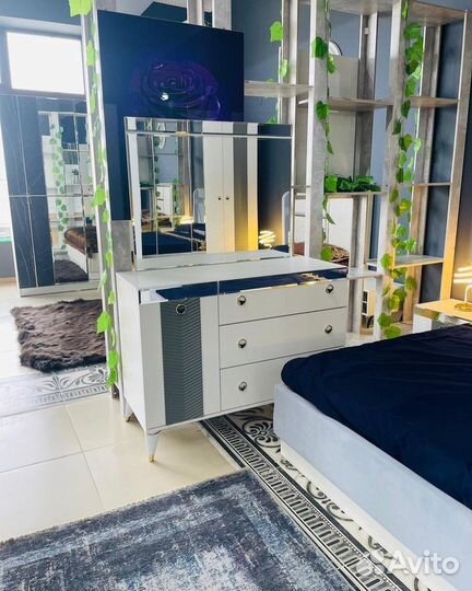 Спальный гарнитур