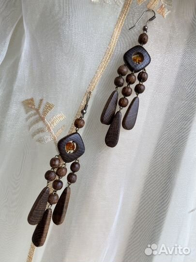 Комплект бижутерии из дерева