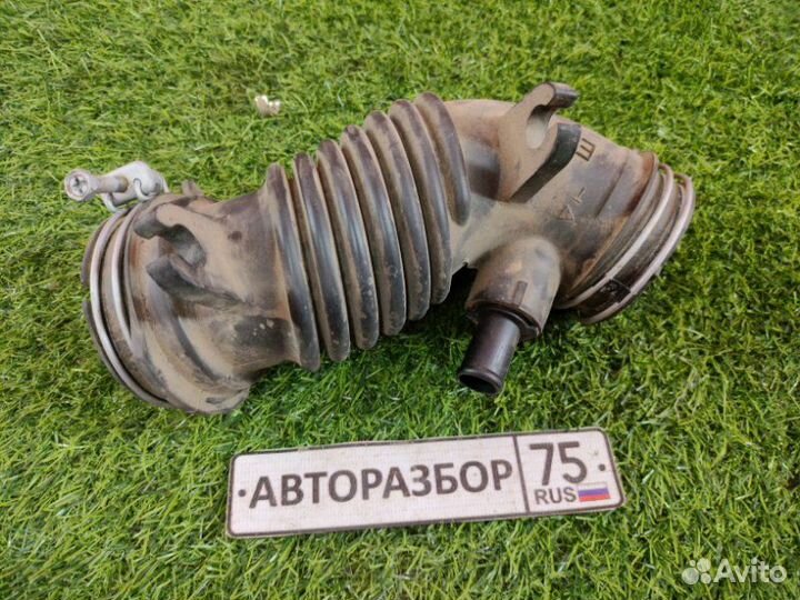 Патрубок воздухозаборника Toyota Corolla Fielder
