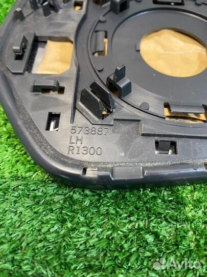 Полотно зеркала(3) переднее левое Toyota Sienta