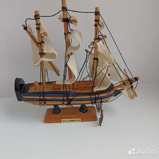 Сборная модель парусного корабля H.M Sendeavour