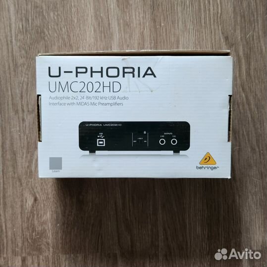 Внешняя звуковая карта Behringer U-Phoria UMC202HD