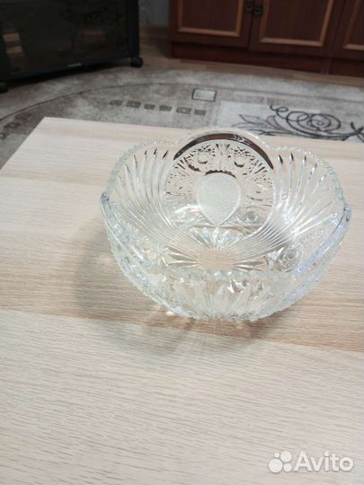 Большая хрустальная ваза