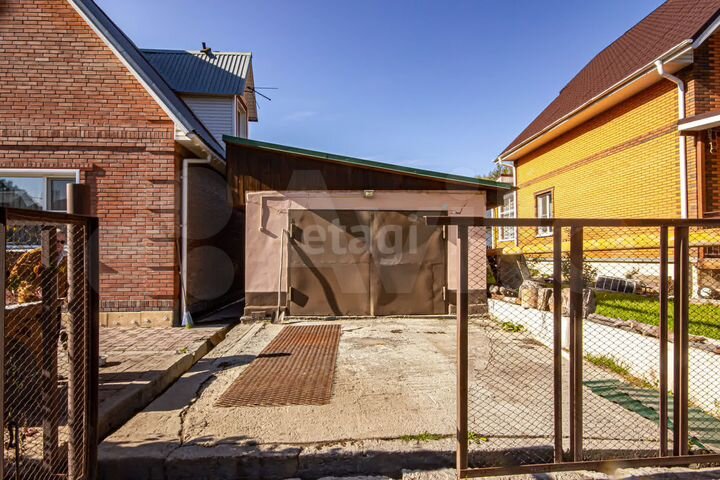 Дом 220,8 м² на участке 7,8 сот.