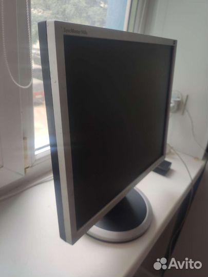 Монитор Samsung SyncMaster 940n