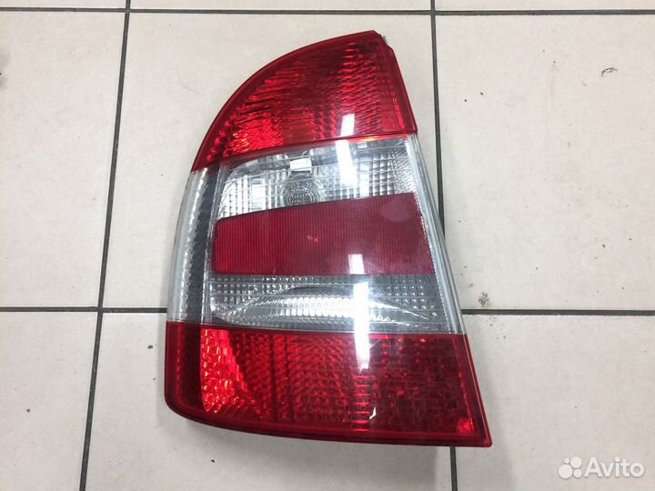 Фонарь задний левый skoda Super 3U5945111A