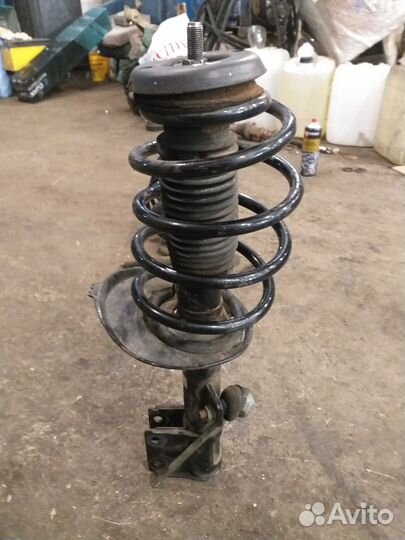 Стойка левая в сборе Ситроен С4 Пикассо