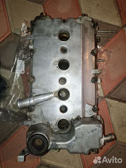 Клапанная крышка и помпа