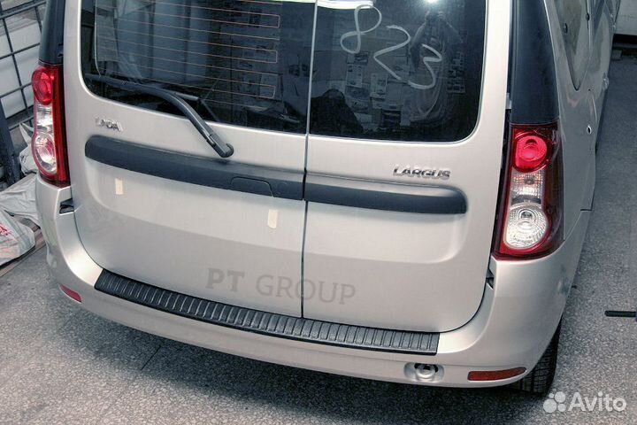 Накладка на задний бампер на LADA Largus с 2012