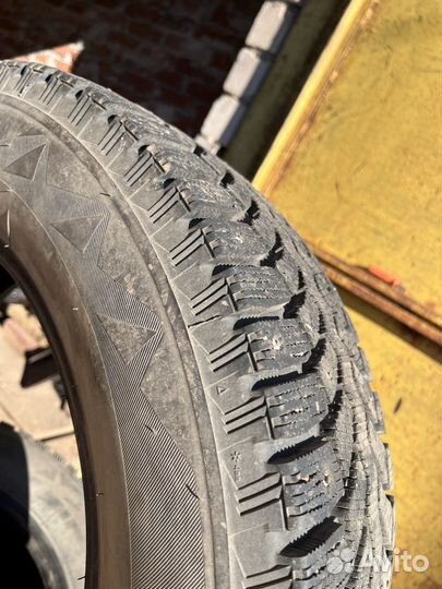 Bridgestone Blizzak Spike-01 205/70 R15