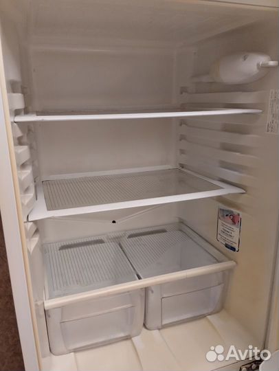 Двухкамерный холодильник Indesit