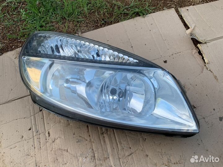 Фара правая renault scenic 2 дефект креплений