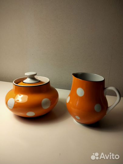 Сахарница и молочник