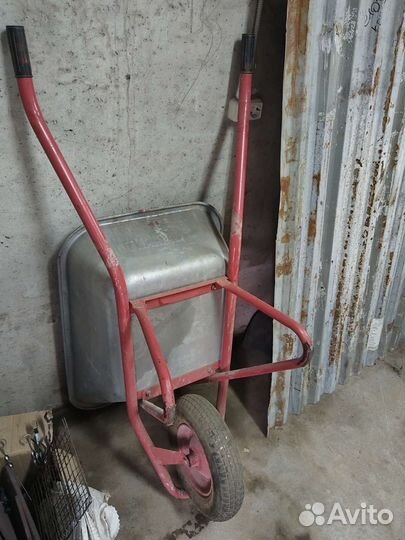 Тачка садовая строительная бу