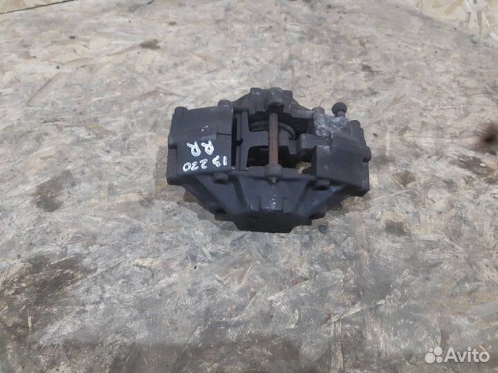 Суппорт тормозной задний правый Mercedes-Benz