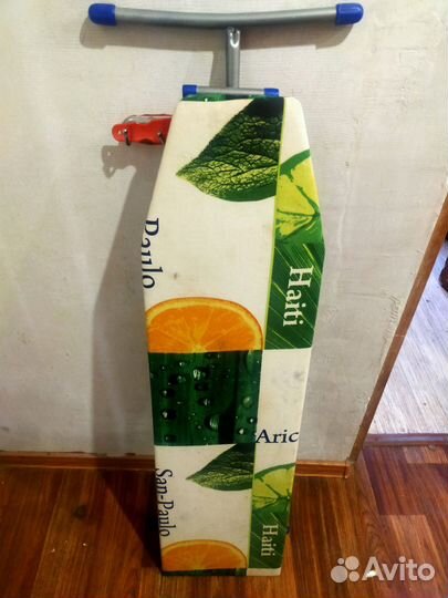 Гладильная доска и утюг