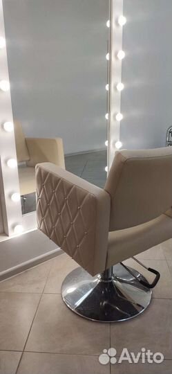 Парикмахерское кресло