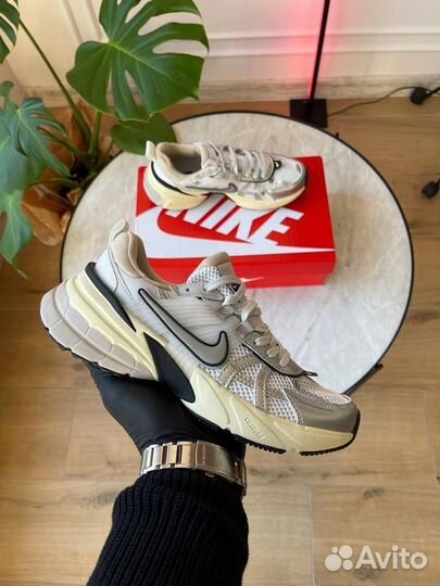 Кроссовки Nike v2k runtekk