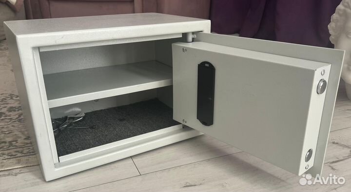 Сейф металлический