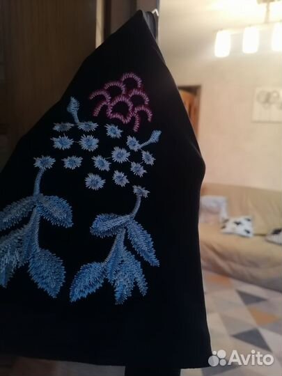 Платье с вышивкой