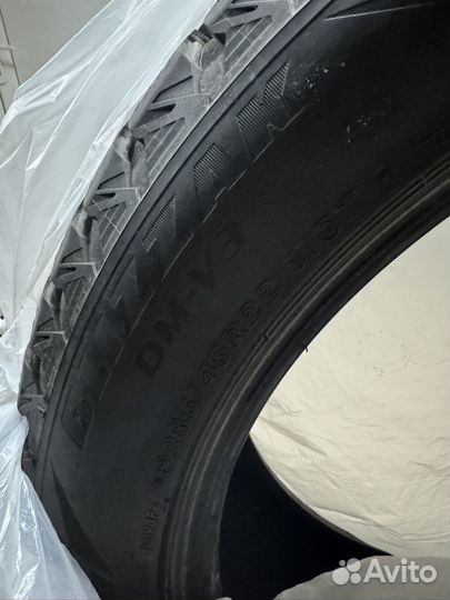 Bridgestone Blizzak DM-V3 285/45 R22 110T